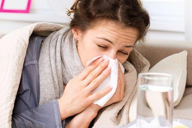 Как не пропустить тревожные сигналы: 7 опасных болезней, которые «притворяются» простудой