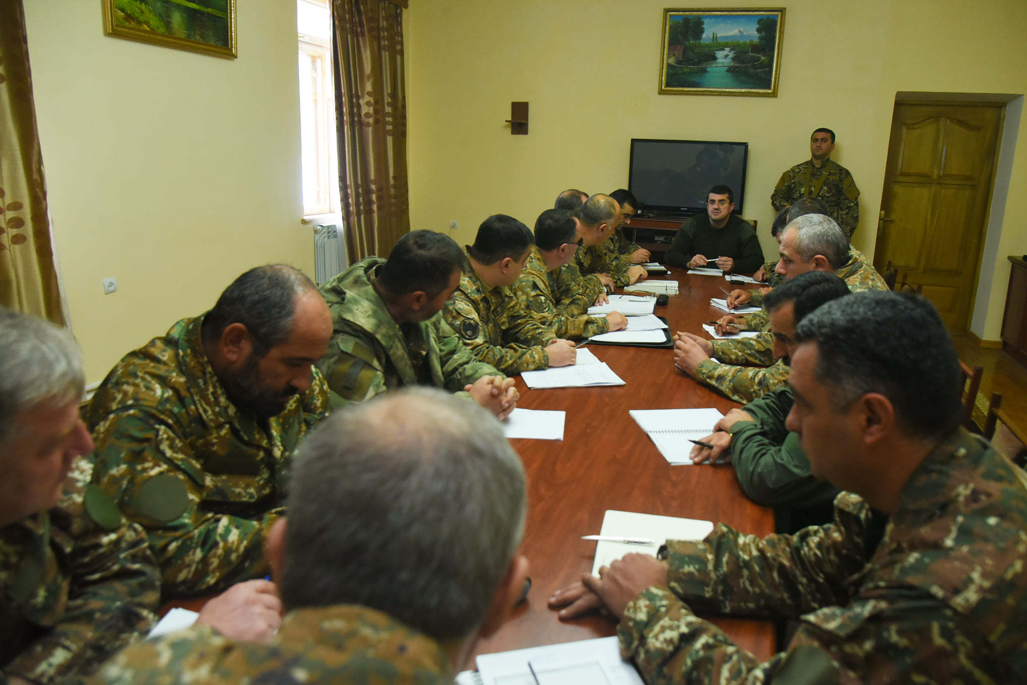 Президент Арцаха с высшим командным составом МО обсудил сложившуюся военно-политическую ситуацию