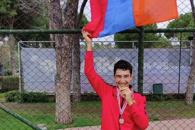Юный теннисист Микаэл Аванесян занял первое место на турнире «Tennis Europe U14» в Турции 