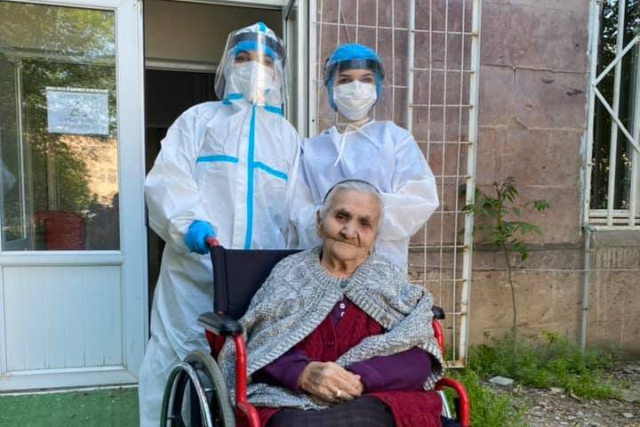 ՀՀ-ում բուժվել է կորոնավիրուսով վարակված ամենատարեց պացիենտը՝ 94-ամյա Հրանուշ մայրիկը