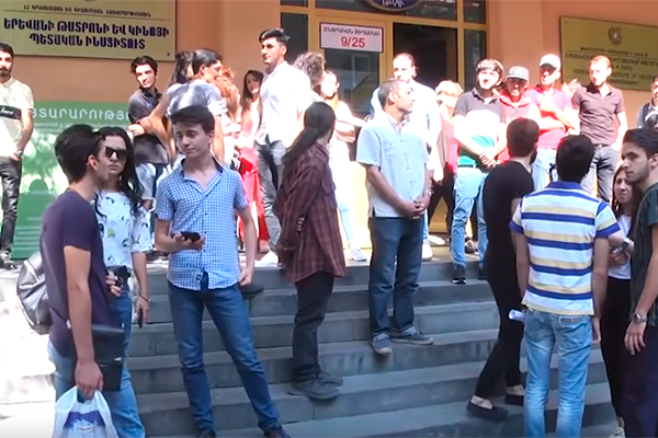 Забастовка в Ереванском институте театра и кино