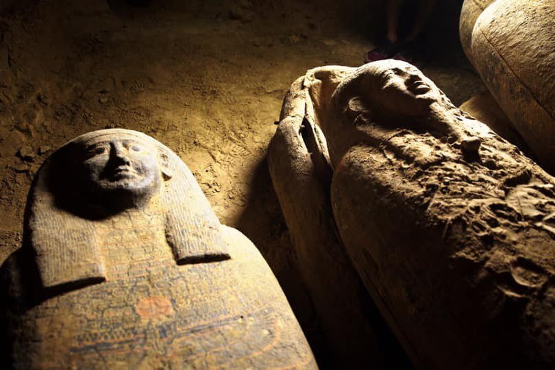 Очередная интересная находка в Египте: в пустынном некрополе в Саккаре обнаружены 13 запечатанных саркофагов возрастом 2500 лет