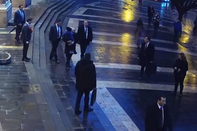 «Ամեն ինչ լավ է լինելու»․ Փաշինյանը համոզվել է դեպի իրեն վազող փոքրիկի քայլից