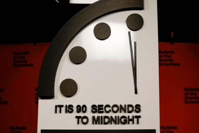 Время беспрецедентной опасности: Часы Судного дня сдвинули на десять секунд и теперь стрелка показывает 90 секунд до полуночи 