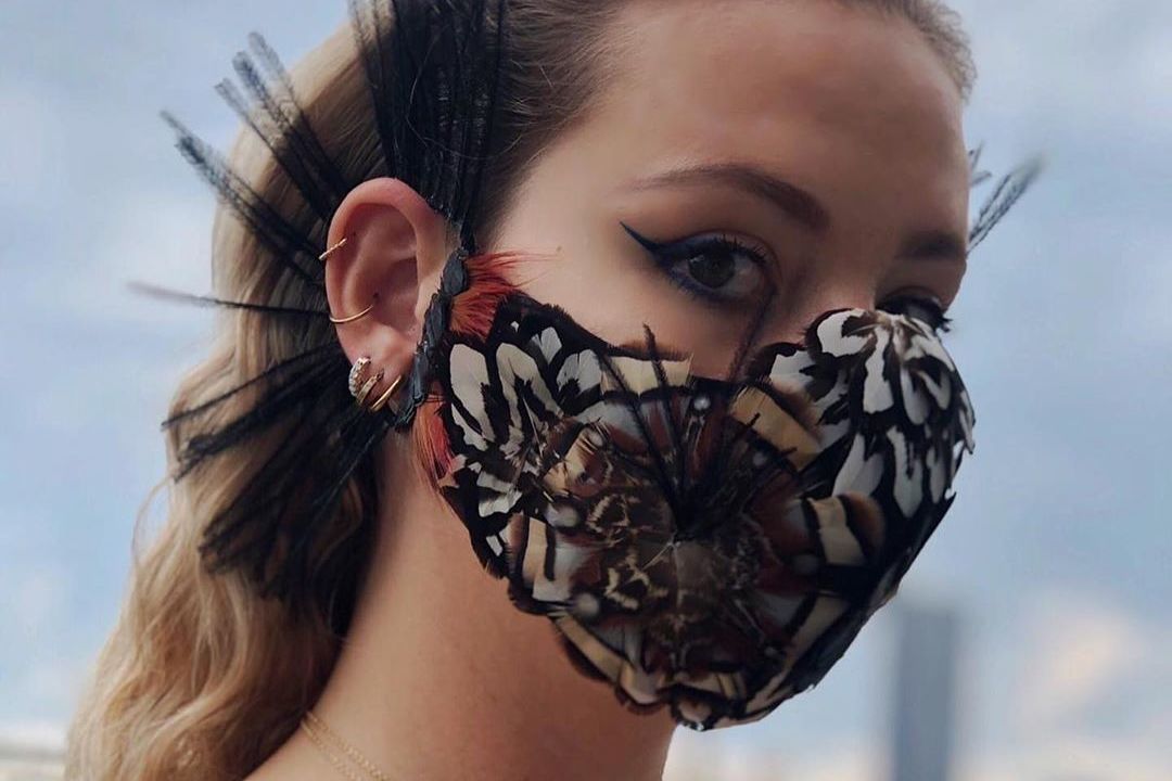 Пандемия и мода: Жан-Поль Готье представил свои версии кутюрных защитных масок