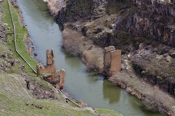 Турция собирается восстановить исторический мост Ани на армяно-турецкой границе на реке Ахурян