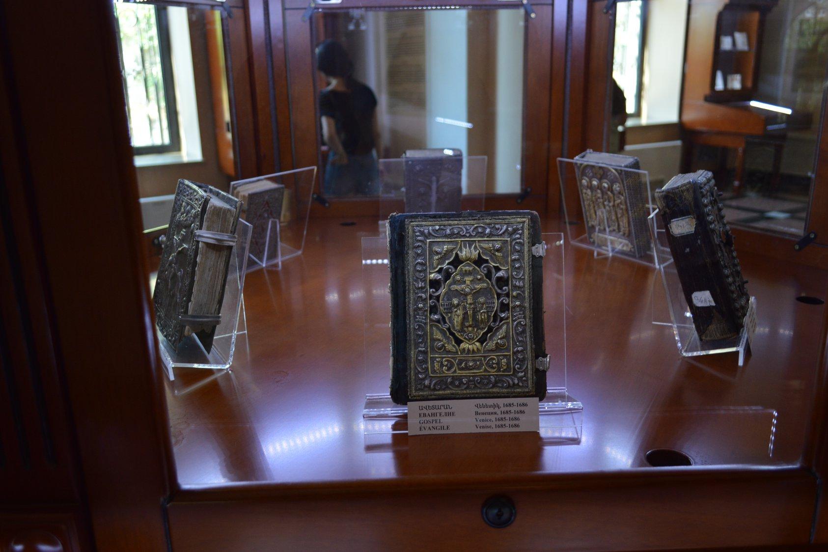 Յուրահատուկ հավաքածու․Մատենադարանում  բացվել է հայկական հնատիպ գրքերի ցուցադրություն