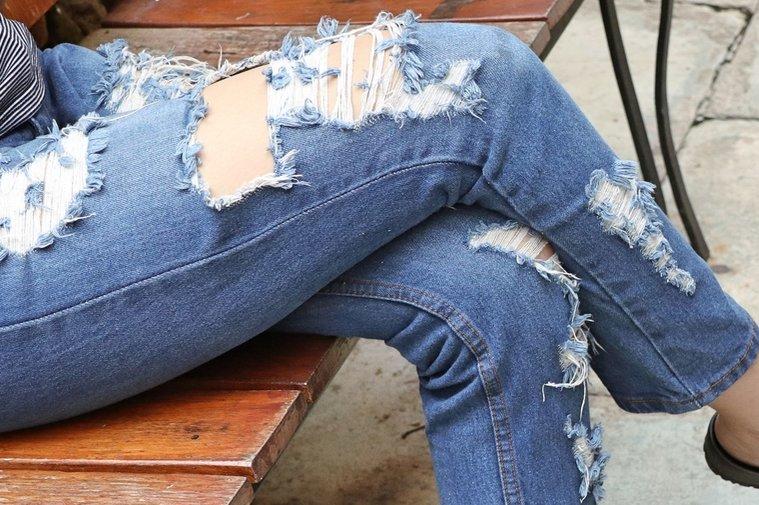 О чем нам говорит мода на рваные джинсы?