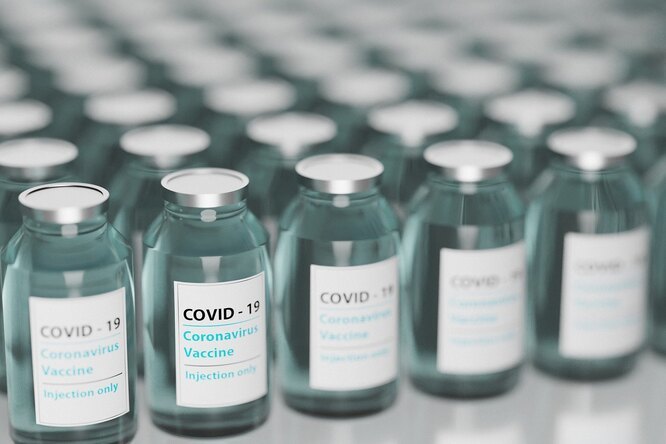 Научный журнал отозвал ошибочное исследование о том, что вакцинация от COVID-19 вызывает две смерти на каждые три спасенные жизни