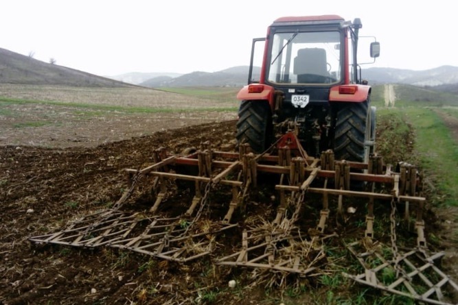 Азербайджанцы обстреляли трактор в одном из сел Армении