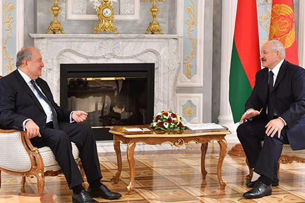 Лукашенко Саркисяну: У меня одно правило: дружба дружбой, а государство- это все отдельно