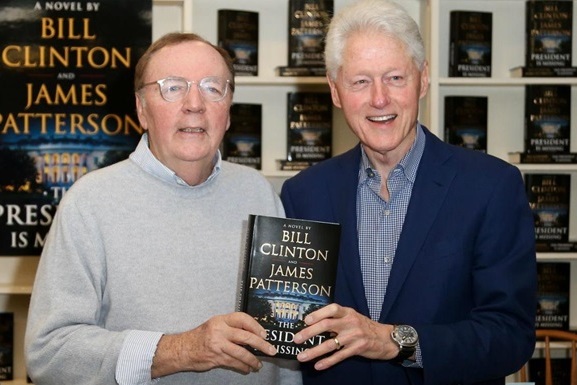 Бывший президент США Билл Клинтон в соавторстве с писателем Джеймсом Паттерсоном выпустят второй детективный роман