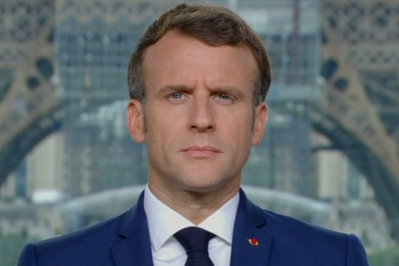 Президент Франции не исключает обязательной вакцинации всех граждан