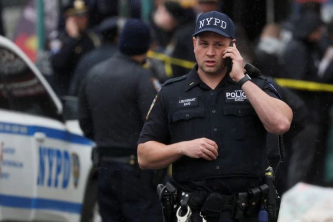 Стрельба в метро Нью-Йорка: пострадали как минимум 16 человек, преступник скрылся 