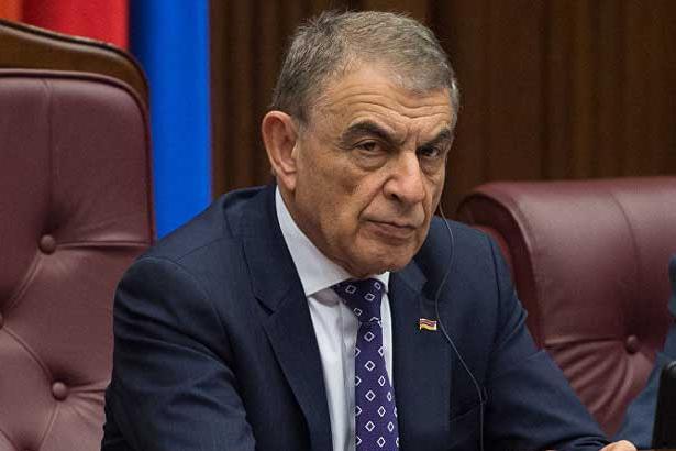 Ազնավուրը որպես մարդ ու քաղաքացի սովորեցնում էր անմնացորդ սիրով սիրել հայրենիքը․ Արա Բաբլոյան
