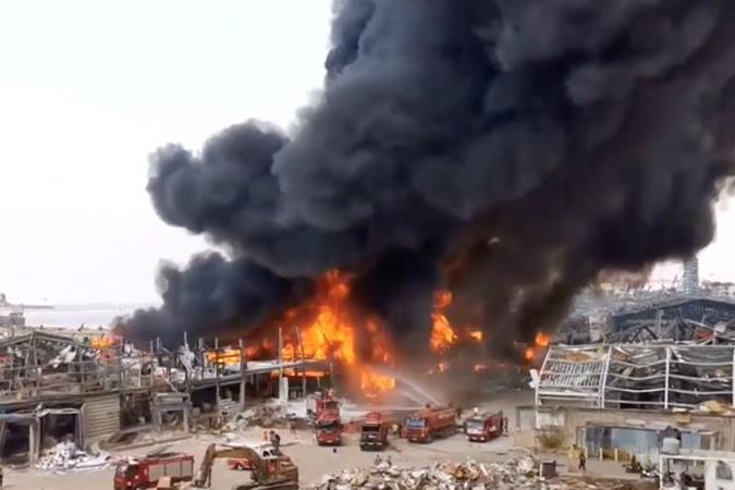 В порту Бейрута разгорелся сильный пожар