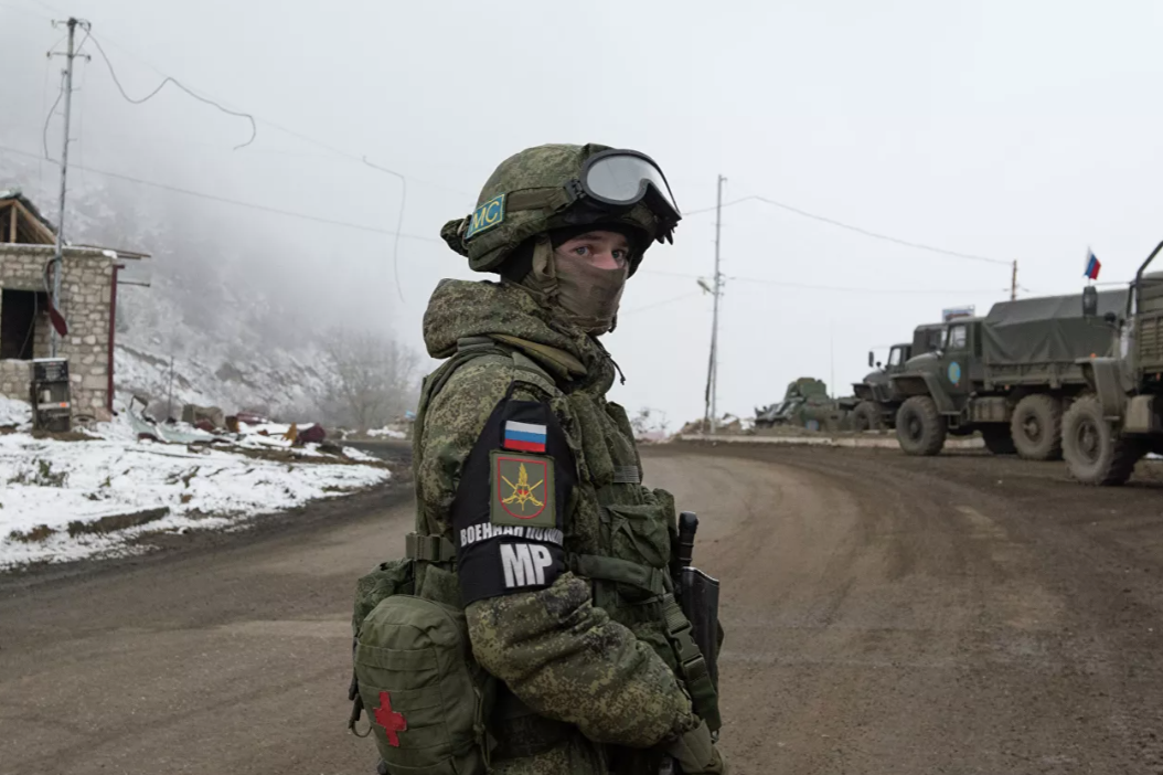 Путин назвал российских миротворцев гарантией безопасности в Карабахе