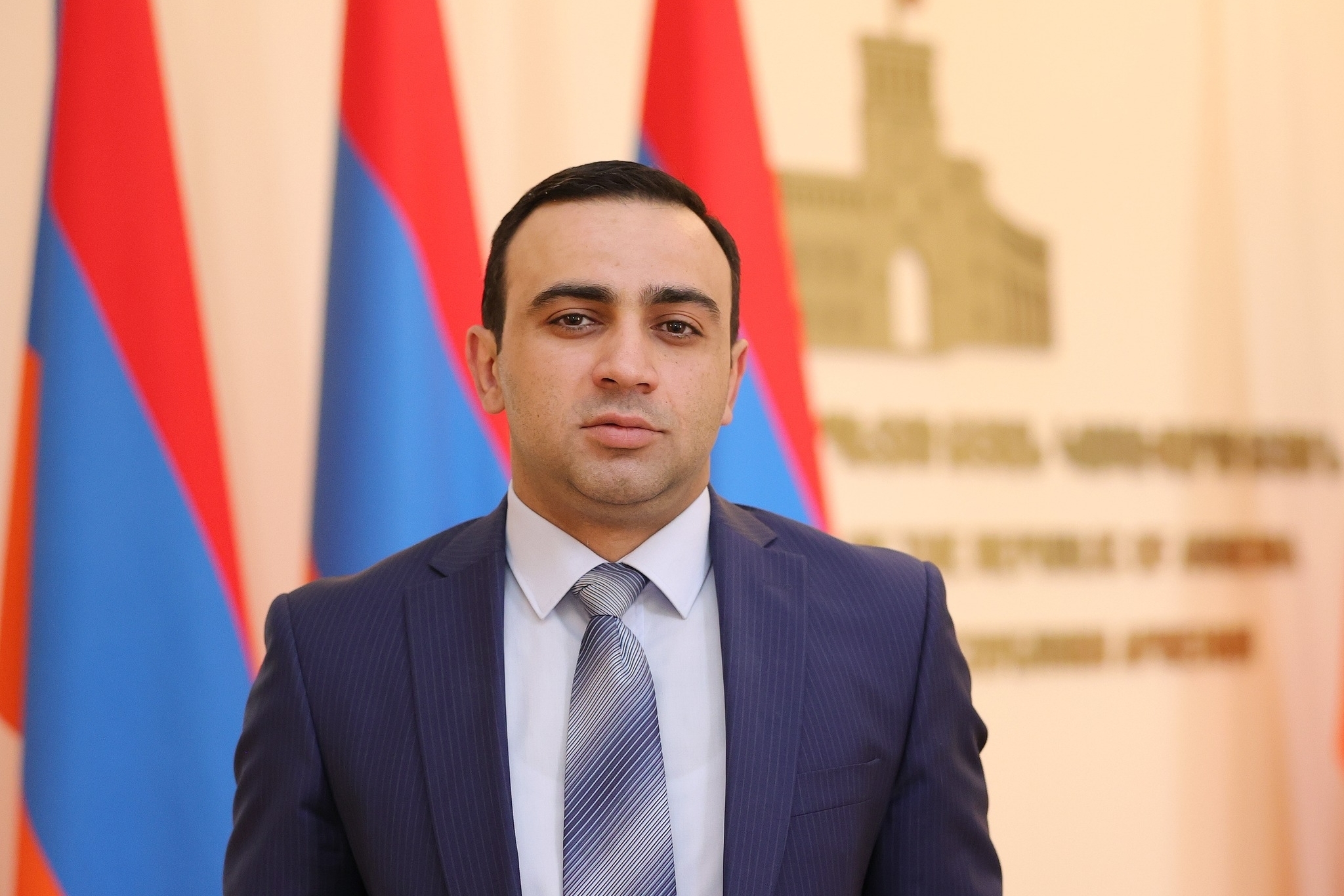 «Չի լինելու․ էս  երկիրը որբի գլուխ չէ, որ  ամեն տարի հրաժարական ու  արտահերթ ընտրություն պահանջեք»․ Փաշինյանի աշխատակազմի ղեկավարի տեղակալ