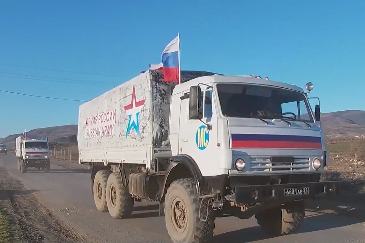 Миротворцы доставили гумпомощь на подконтрольную азербайджанцам территорию через армянские села в Карабахе