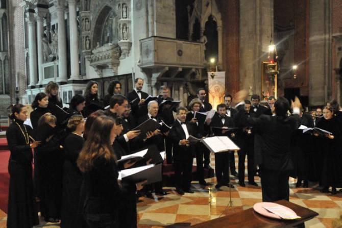В Национальной академии наук РА состоялся одновременный онлайн-концерт Государственного камерного хора «Овер» и итальянского хора «Cappella Marciana»