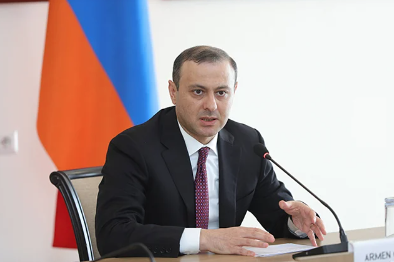 Армения исключает возможность предоставления Азербайджану дороги по коридорной логике. Армен Григорян