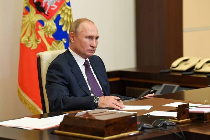 Путин обсудил с членами Совбеза ситауцию в Карабахе