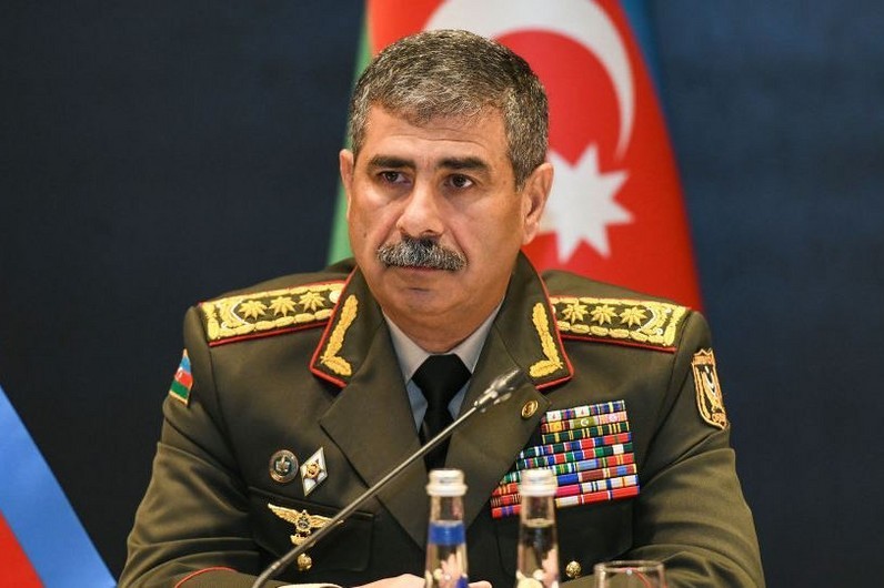 Министр обороны Азербайджана будет наблюдать за заключительным этапом учений в Карсе