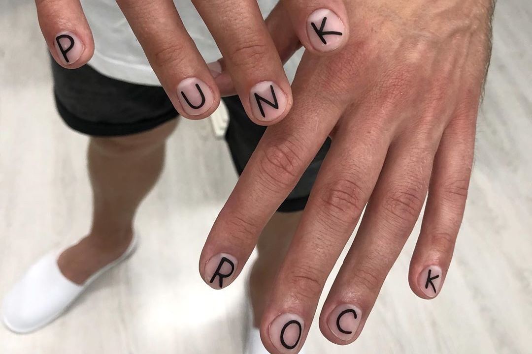 Накрашенные ногти Юрия Дудя вызвали споры в сети