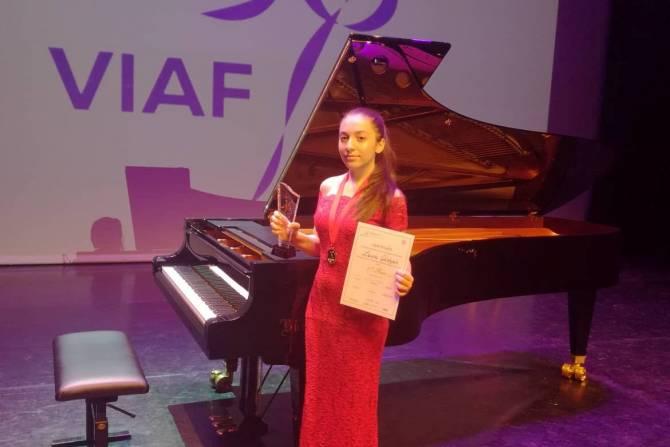 15-летняя пианистка Лаура Галстян удостоилась 1-ой почетной премии на международном конкурсе-фестивале искусств VIAF в Вене 