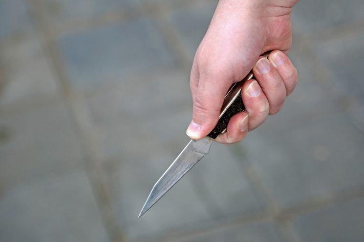 В Армении 20-летняя девушка ранила ножом ровесницу