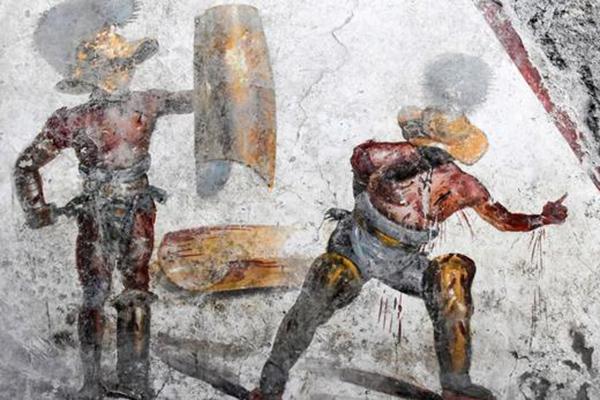 В Помпеях найдена необычная по своей реалистичности фреска с изображением битвы гладиаторов