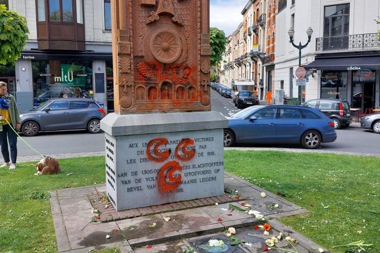 В Брюсселе осквернили хачкар-мемориал, у которого 24 апреля прошла церемония поминовения жертв Геноцида армян