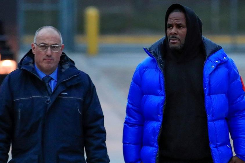 Певец R. Kelly арестован: обвинение включает в себя 13 пунктов