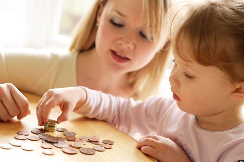 Как научить ребенка грамотно обращаться с деньгами