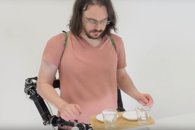 Расширить возможности человека: cпециалисты из Японии и Франции разработали новые носимые роботизированные руки