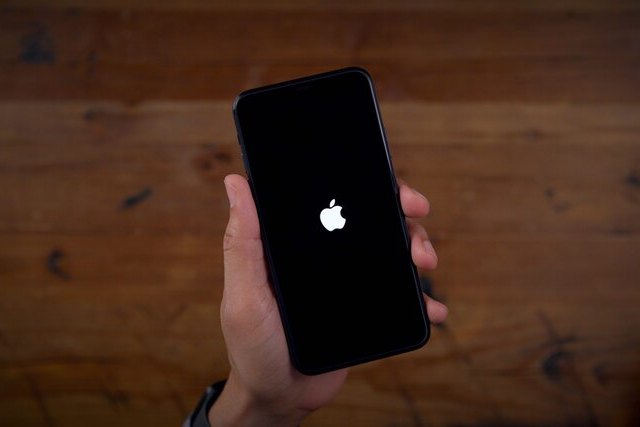 Пользователи iPhone и iPad стали массово жаловаться на проблемы с гаджетами после установки актуального обновления iOS 13.5
