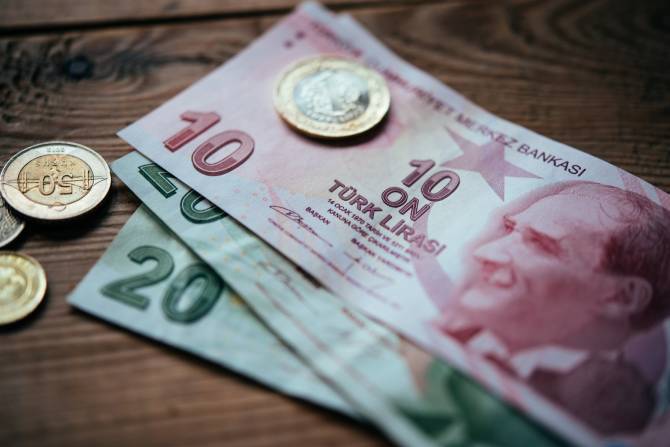 Экономика Турции в плачевном состоянии, курс лиры продолжает падать