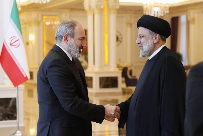 В Таджикистане проходит встреча премьера Армении и президента Ирана
