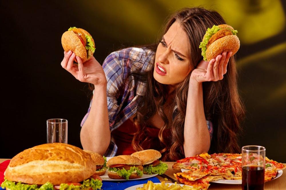 Употребление нездоровой пищи негативно сказывается и на психическом здоровье: ученые