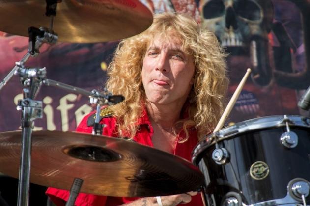 Бывший барабанщик Guns N 'Roses попал в больницу с ножевым ранением