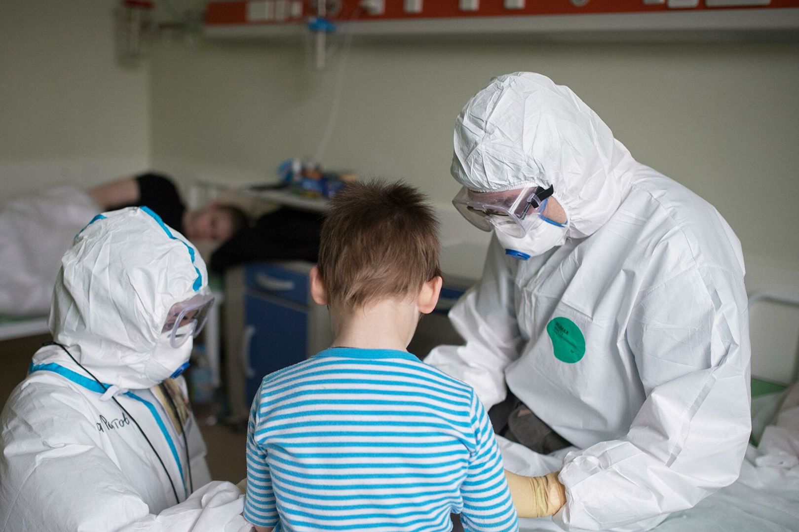 В Петербурге госпитализации детей с коронавирусом уже исчисляются сотнями