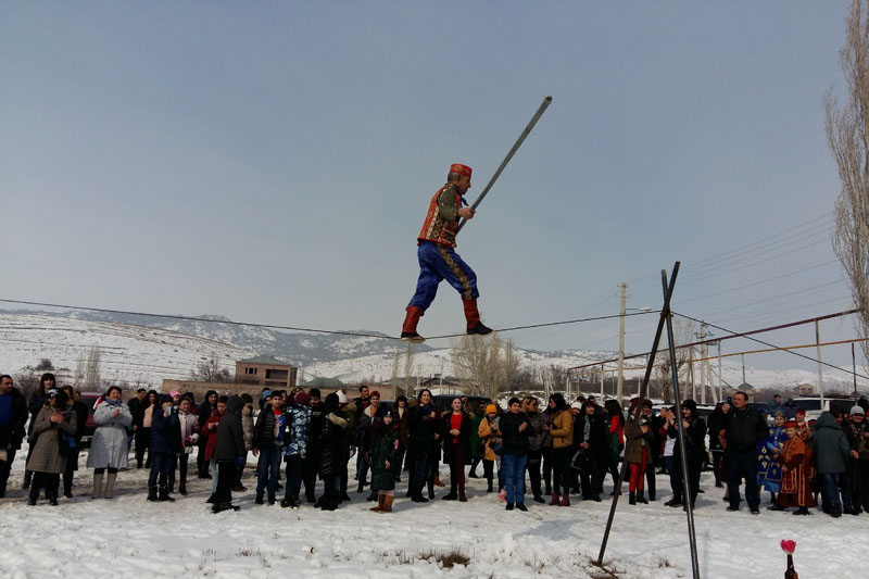 «Սերը պահում եմ սրտիս մեջ ու ոգևորված պարում»․ սեր ու ուրախություն փոխանցող 73-ամյա լարախաղացը՝ հոբբիի մասին  