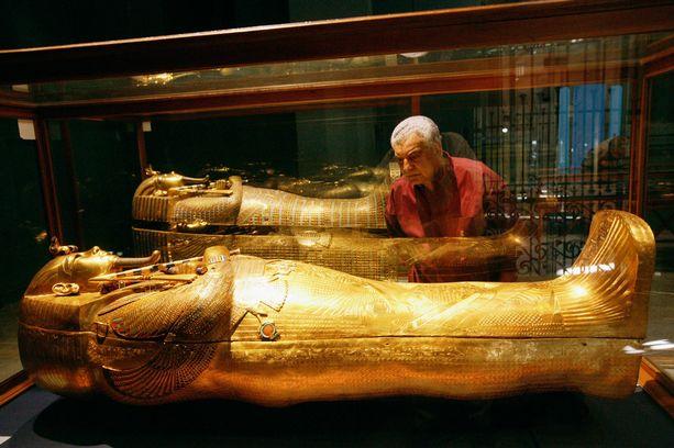 Ведущий египетолог Захи Хавасс заявил, что близок к разгадке тайны смерти Тутанхамона