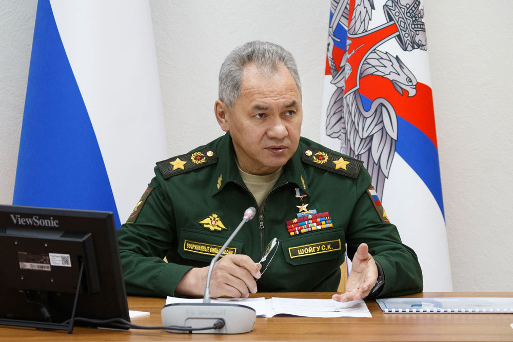 Шойгу заявил о переброске войск США и НАТО к границам России